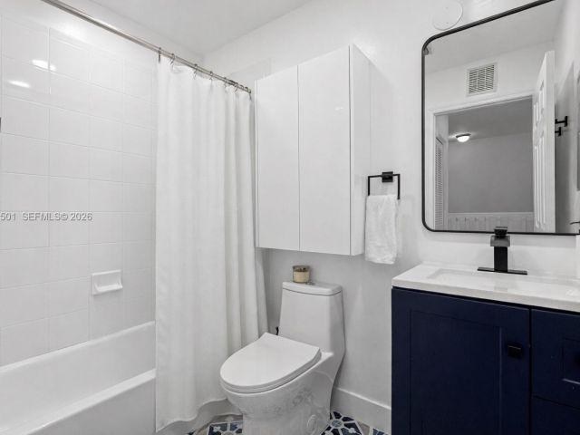 Home for rent at 5725 NW 114th Path 114 - photo 7445823