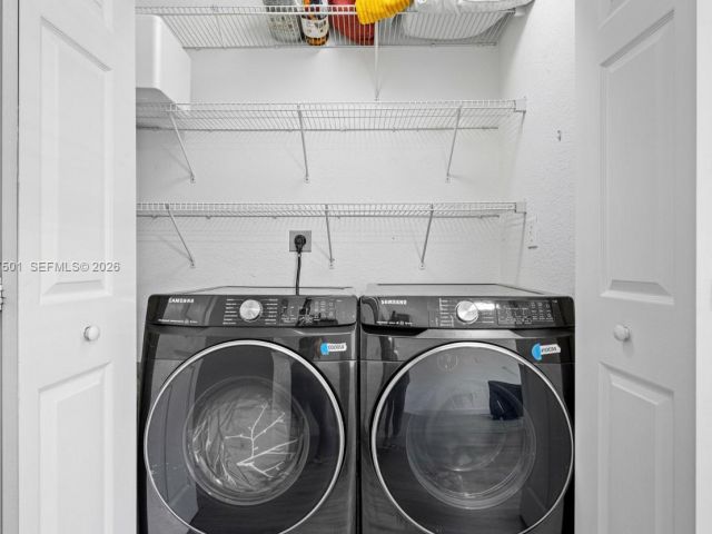 Home for rent at 5725 NW 114th Path 114 - photo 7445825