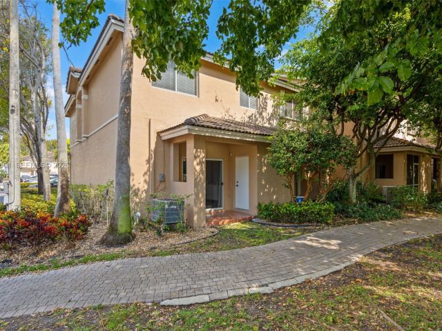 Home for rent at 5725 NW 114th Path 114 - photo 7445827