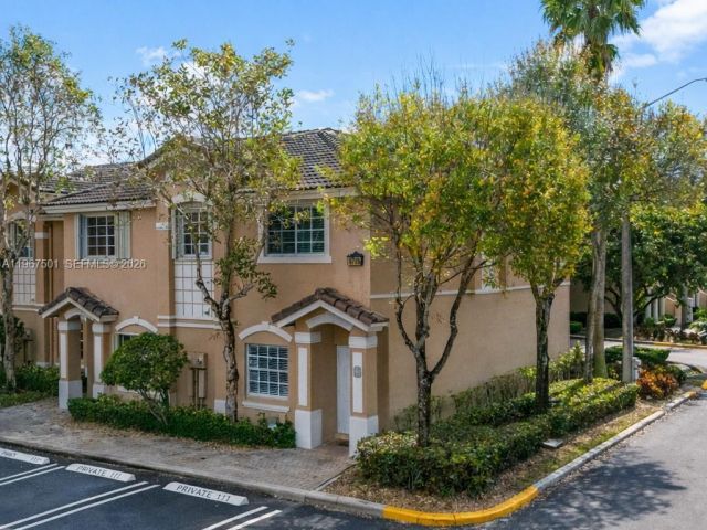 Home for rent at 5725 NW 114th Path 114 - photo 7445828