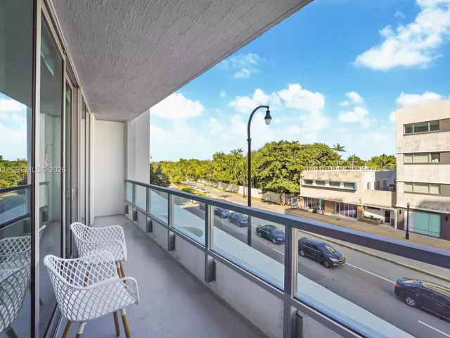 1-bedroom condo for sale in Miami - 3900 Biscayne Blvd S-218 - MondialRealty