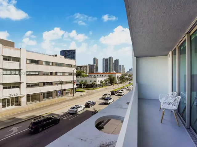 1-bedroom condo for sale in Miami - 3900 Biscayne Blvd S-218 - MondialRealty