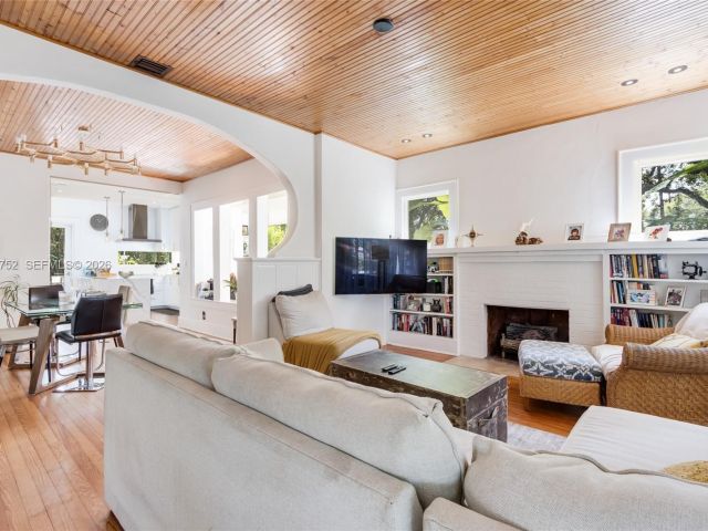 Home for rent at 665 NE 120th St - photo 7483907