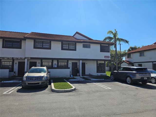 3-bedroom home for rent in Miami - 13220 SW 58th Ter 16-1 - MondialRealty