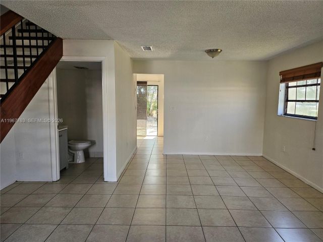 3-bedroom home for rent in Miami - 13220 SW 58th Ter 16-1 - MondialRealty