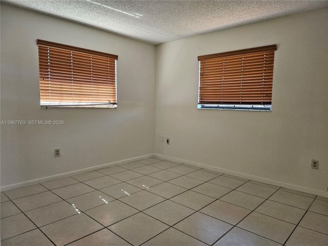 3-bedroom home for rent in Miami - 13220 SW 58th Ter 16-1 - MondialRealty