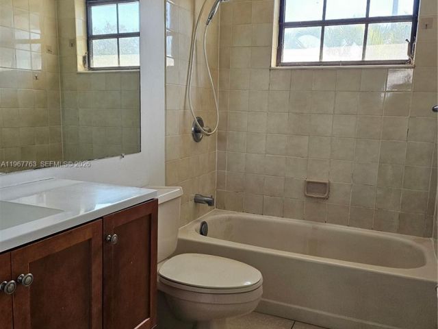 3-bedroom home for rent in Miami - 13220 SW 58th Ter 16-1 - MondialRealty
