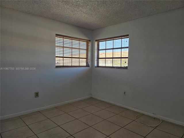 3-bedroom home for rent in Miami - 13220 SW 58th Ter 16-1 - MondialRealty