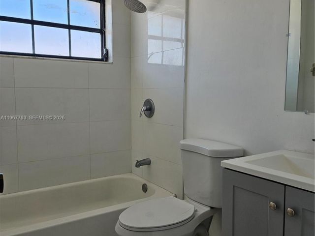 3-bedroom home for rent in Miami - 13220 SW 58th Ter 16-1 - MondialRealty