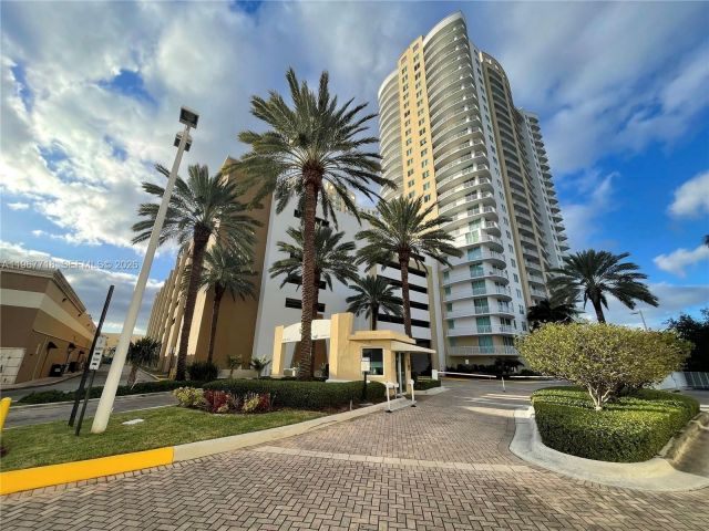 1-bedroom condo for sale in Hallandale Beach - 1745 E Hallandale Beach Blvd 501W - MondialRealty