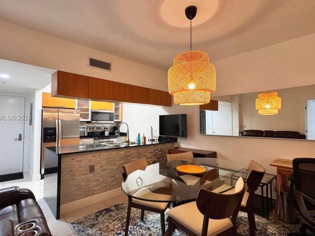 Apartment for rent  Unit #1810 - photo 7447757