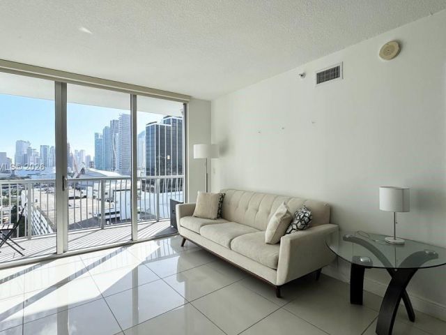 Apartment for rent  Unit #1810 - photo 7447758