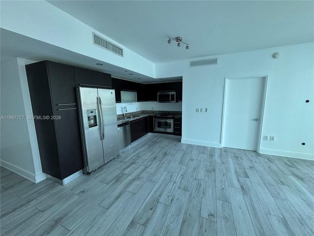 Apartment for rent  Unit #2007 - photo 7461370