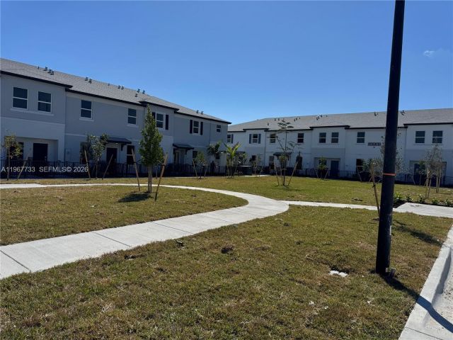 3-bedroom home for rent in Miami - 12420 SW 248 ST 7 - MondialRealty