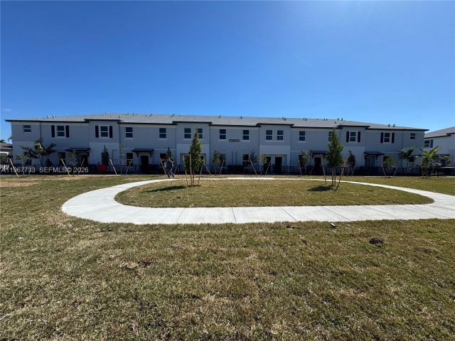 3-bedroom home for rent in Miami - 12420 SW 248 ST 7 - MondialRealty