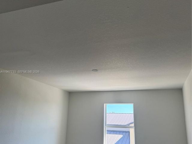 3-bedroom home for rent in Miami - 12420 SW 248 ST 7 - MondialRealty