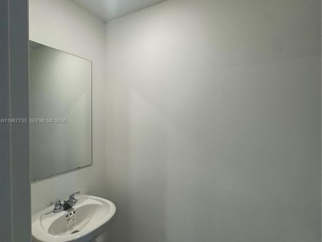 3-bedroom home for rent in Miami - 12420 SW 248 ST 7 - MondialRealty