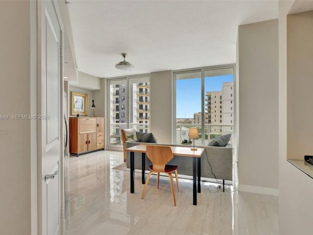 1-bedroom condo for rent in Fort Lauderdale - 315 NE 3rd Ave 902 - MondialRealty