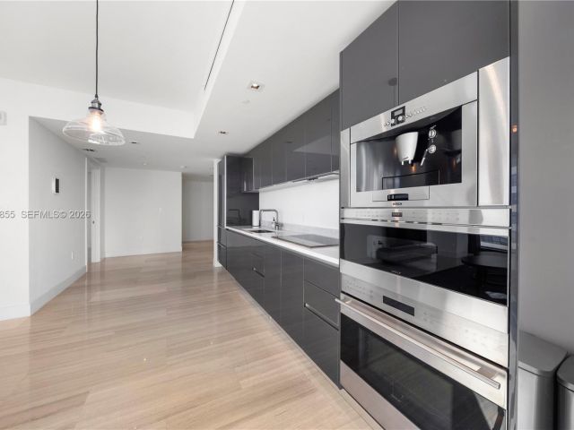 1-bedroom condo for rent in Miami - 1451 Brickell Ave 1406 - MondialRealty