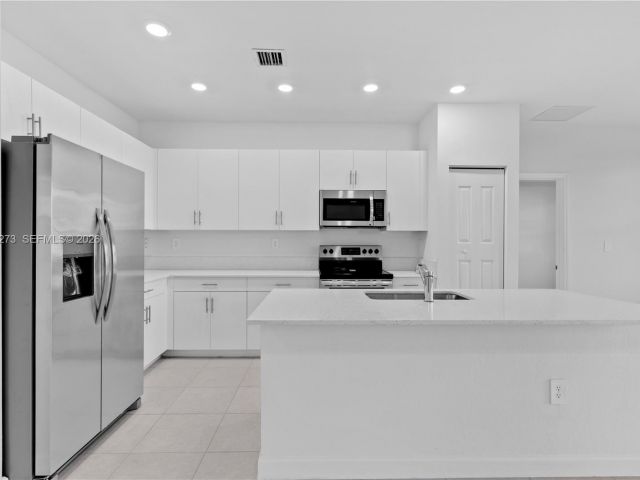 Home for rent at 11947 SW 241st Ter 0 - photo 7493014