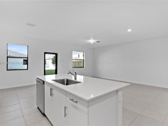 Home for rent at 11947 SW 241st Ter 0 - photo 7493015