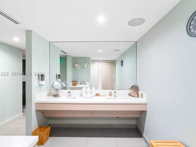 condo for sale in Fort Lauderdale - 551 N Fort Lauderdale Beach Blvd H1715 - MondialRealty