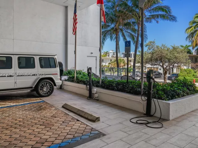 condo for sale in Fort Lauderdale - 551 N Fort Lauderdale Beach Blvd H1715 - MondialRealty