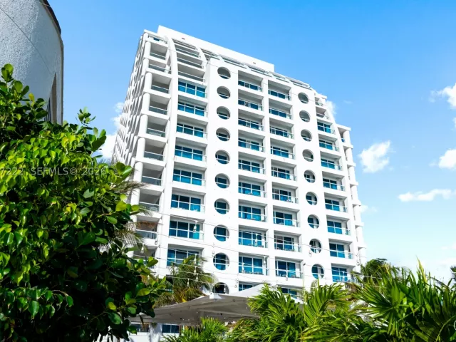condo for sale in Fort Lauderdale - 551 N Fort Lauderdale Beach Blvd H1715 - MondialRealty