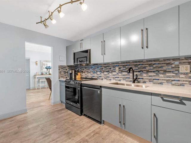 Apartment for sale  Unit #1122 - photo 7466591