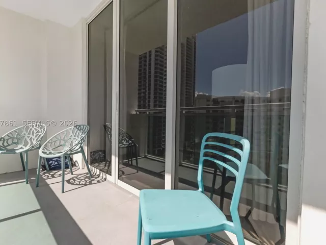 2-bedroom condo for sale in Hollywood - 3000 S Ocean Dr 1122 - MondialRealty