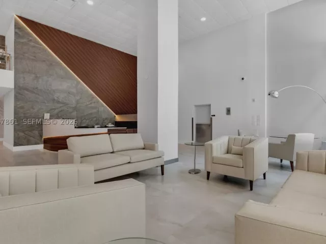 2-bedroom condo for sale in Hollywood - 3000 S Ocean Dr 1122 - MondialRealty