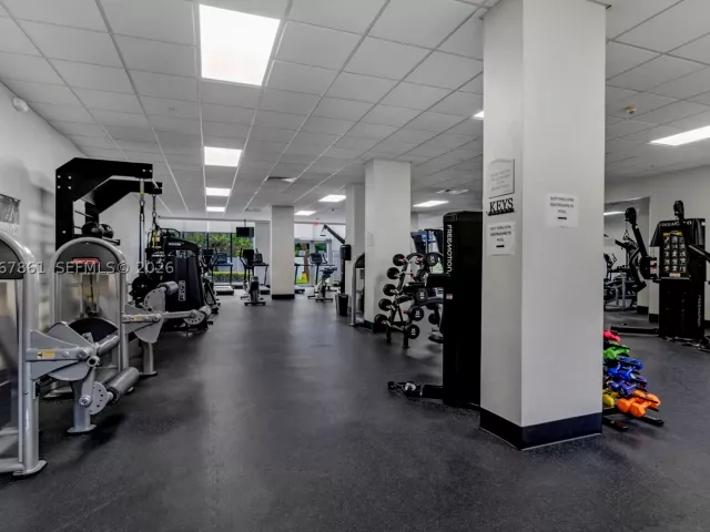 2-bedroom condo for sale in Hollywood - 3000 S Ocean Dr 1122 - MondialRealty