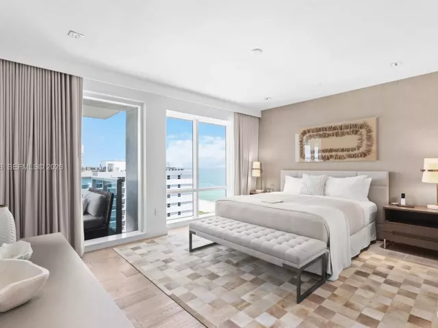 3-bedroom condo for sale in Miami Beach - 102 24th St PH-1703 - MondialRealty