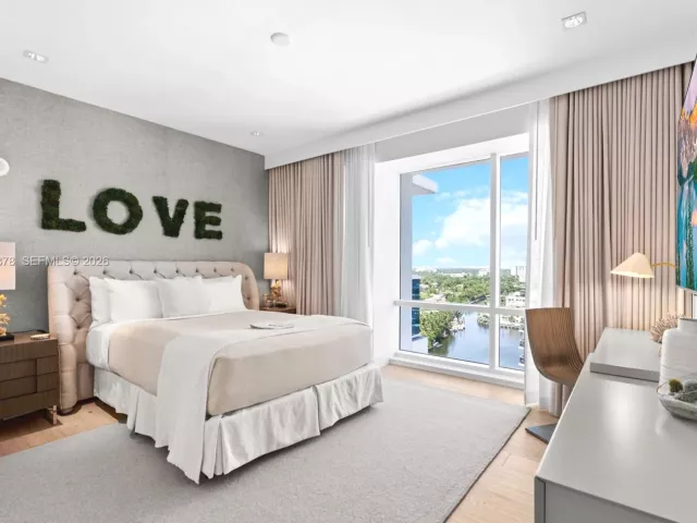 3-bedroom condo for sale in Miami Beach - 102 24th St PH-1703 - MondialRealty