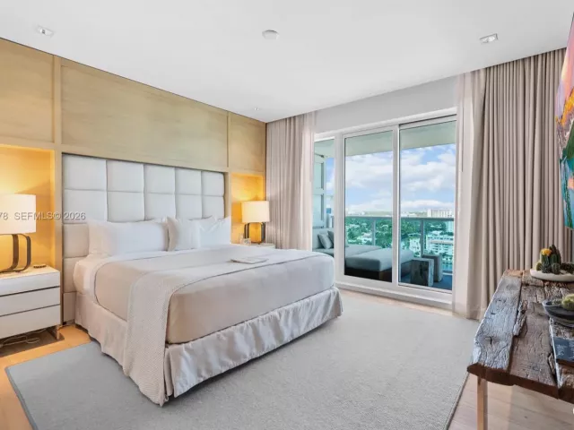 3-bedroom condo for sale in Miami Beach - 102 24th St PH-1703 - MondialRealty
