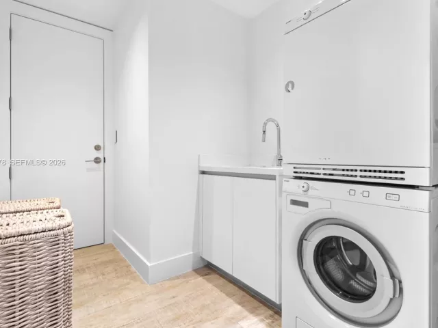 3-bedroom condo for sale in Miami Beach - 102 24th St PH-1703 - MondialRealty