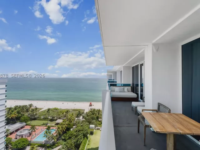 3-bedroom condo for sale in Miami Beach - 102 24th St PH-1703 - MondialRealty