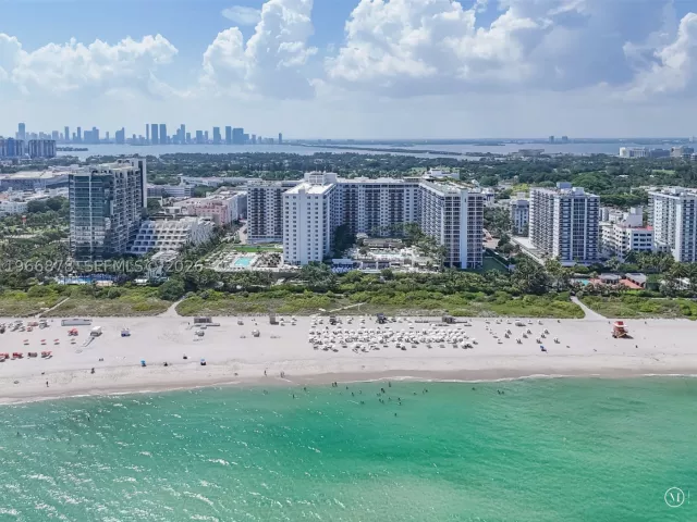 3-bedroom condo for sale in Miami Beach - 102 24th St PH-1703 - MondialRealty