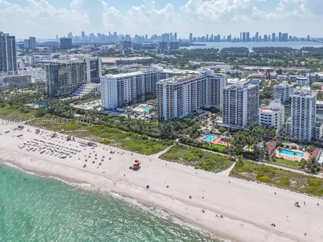 3-bedroom condo for sale in Miami Beach - 102 24th St PH-1703 - MondialRealty