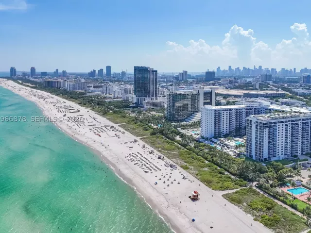 3-bedroom condo for sale in Miami Beach - 102 24th St PH-1703 - MondialRealty