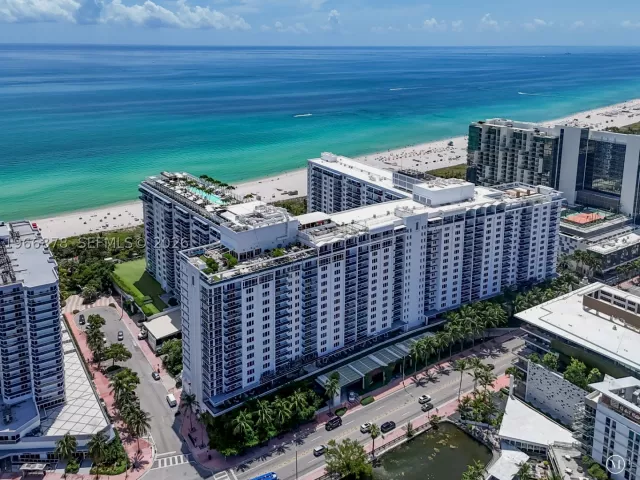 3-bedroom condo for sale in Miami Beach - 102 24th St PH-1703 - MondialRealty
