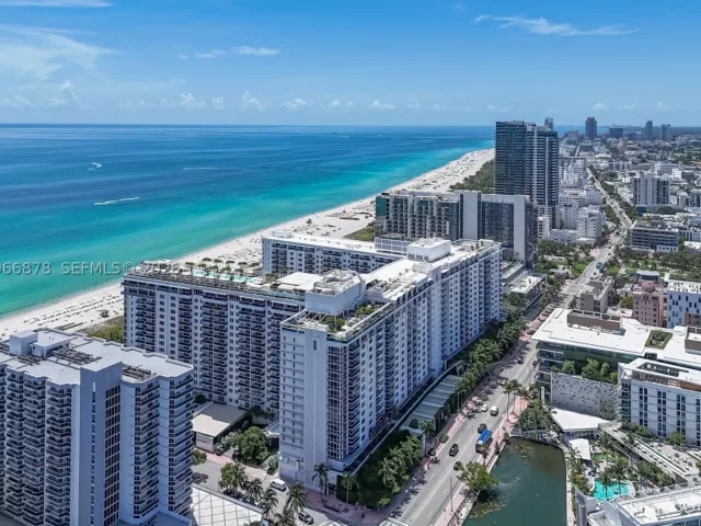 3-bedroom condo for sale in Miami Beach - 102 24th St PH-1703 - MondialRealty