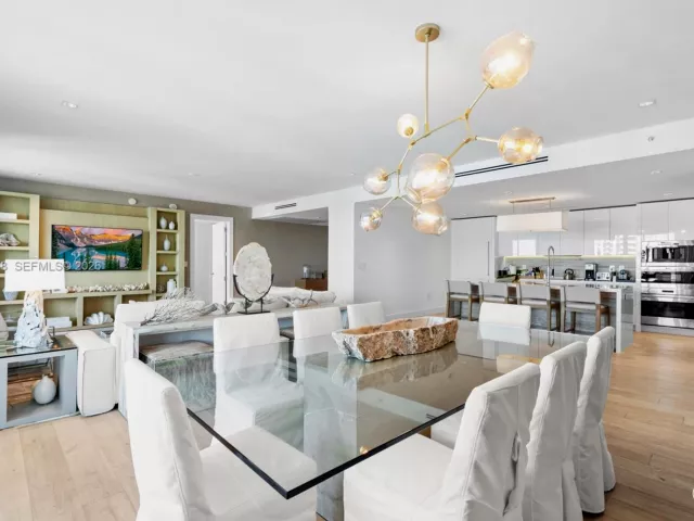 3-bedroom condo for sale in Miami Beach - 102 24th St PH-1703 - MondialRealty