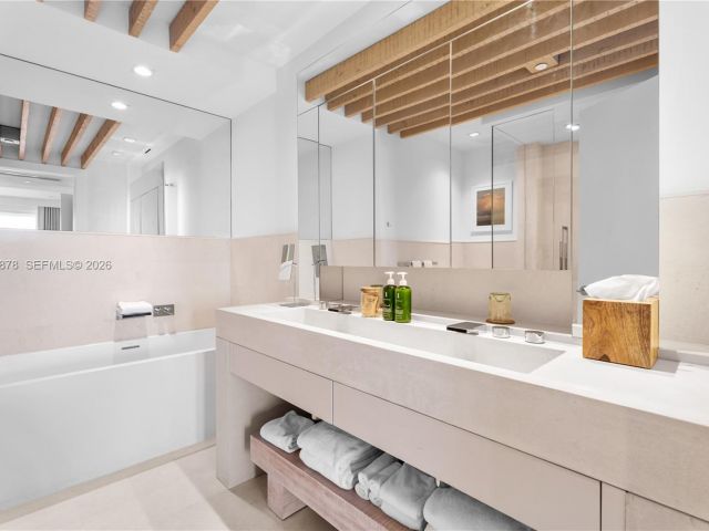 Apartment for sale  Unit #PH-1703 - photo 7446425