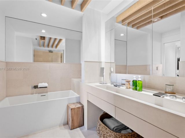 Apartment for sale  Unit #PH-1703 - photo 7446432