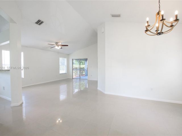 3-bedroom home for sale in Homestead - 452 SE 20th Dr - MondialRealty