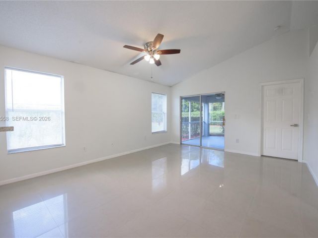 3-bedroom home for sale in Homestead - 452 SE 20th Dr - MondialRealty