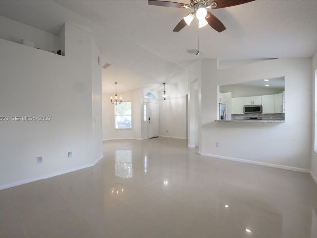 3-bedroom home for sale in Homestead - 452 SE 20th Dr - MondialRealty