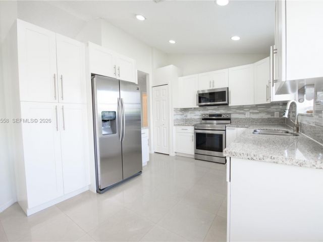 3-bedroom home for sale in Homestead - 452 SE 20th Dr - MondialRealty