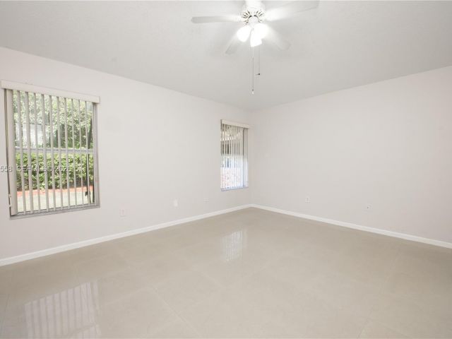 3-bedroom home for sale in Homestead - 452 SE 20th Dr - MondialRealty